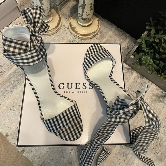 Guess Allison ankle wrap sandal.  Size 7.  Black/white gingham. - Picture 4 of 6